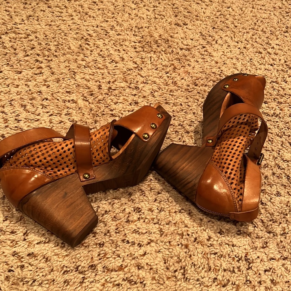 Heels - Picture 7 of 7